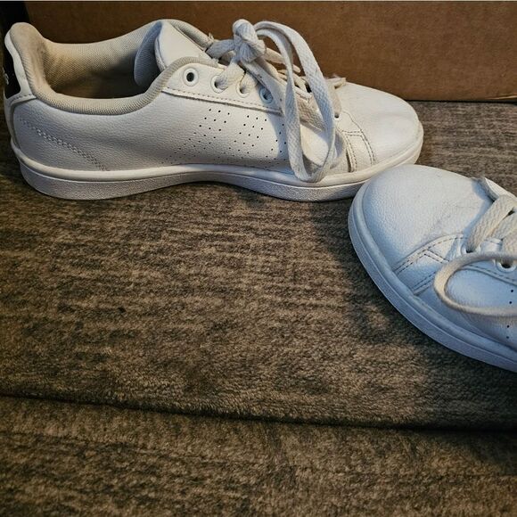 Adidas ladies leather sneakers size 8 - Picture 3 of 10